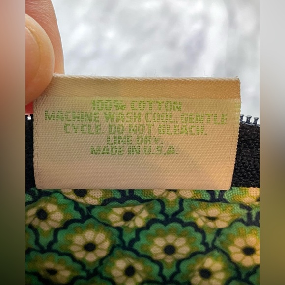 Vera Bradley medium sized crossbody - Picture 2 of 5